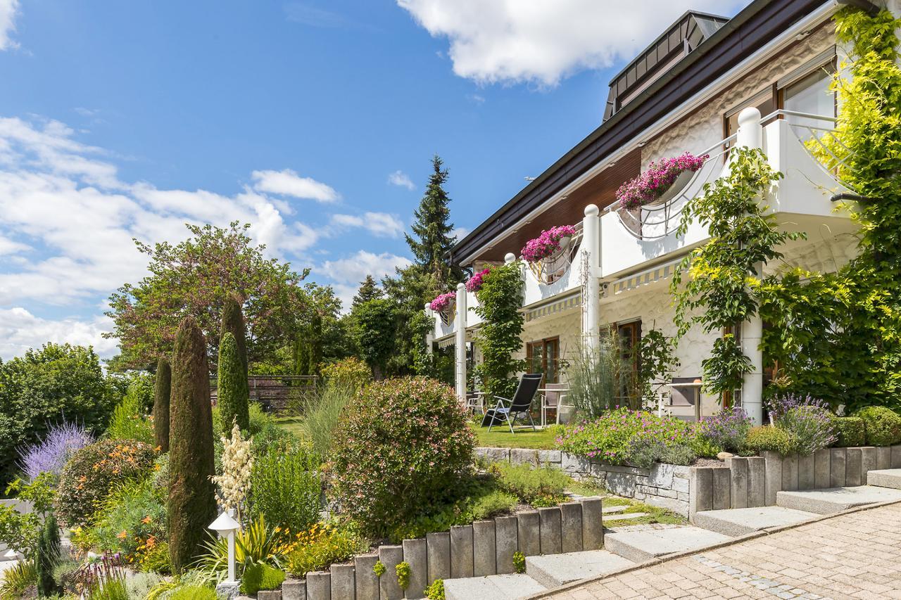 Gaestehaus Anita ไกลิงเงน ภายนอก รูปภาพ